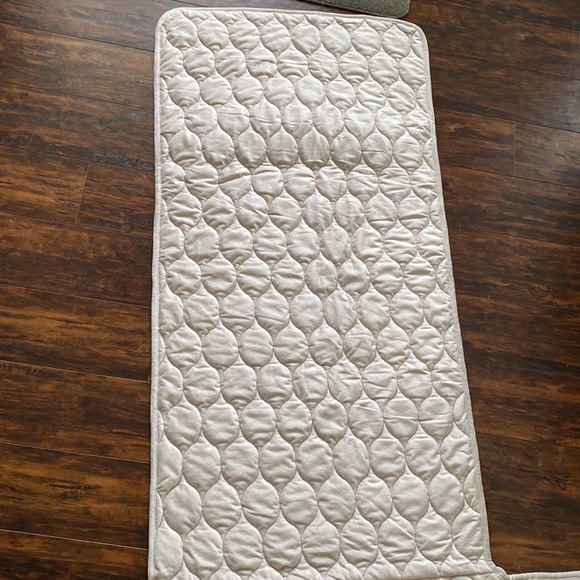 Quilted Pet Chair Cover - Picture 6 of 16